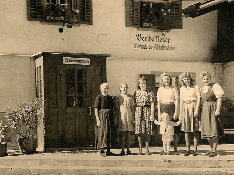 Symbolbild Frauen Schruns - Bertha Neyer - Transportunternehmerin